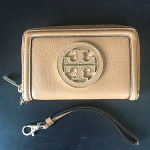 Tory Burch Amanda Wristlet